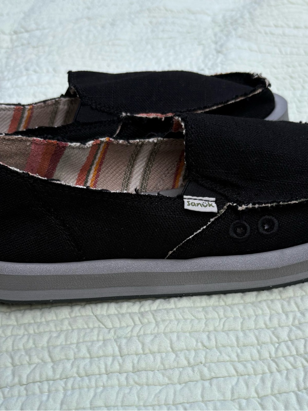 Sanuk Men’s Black Canvas Slip-On Loafers with Striped Lining size 8